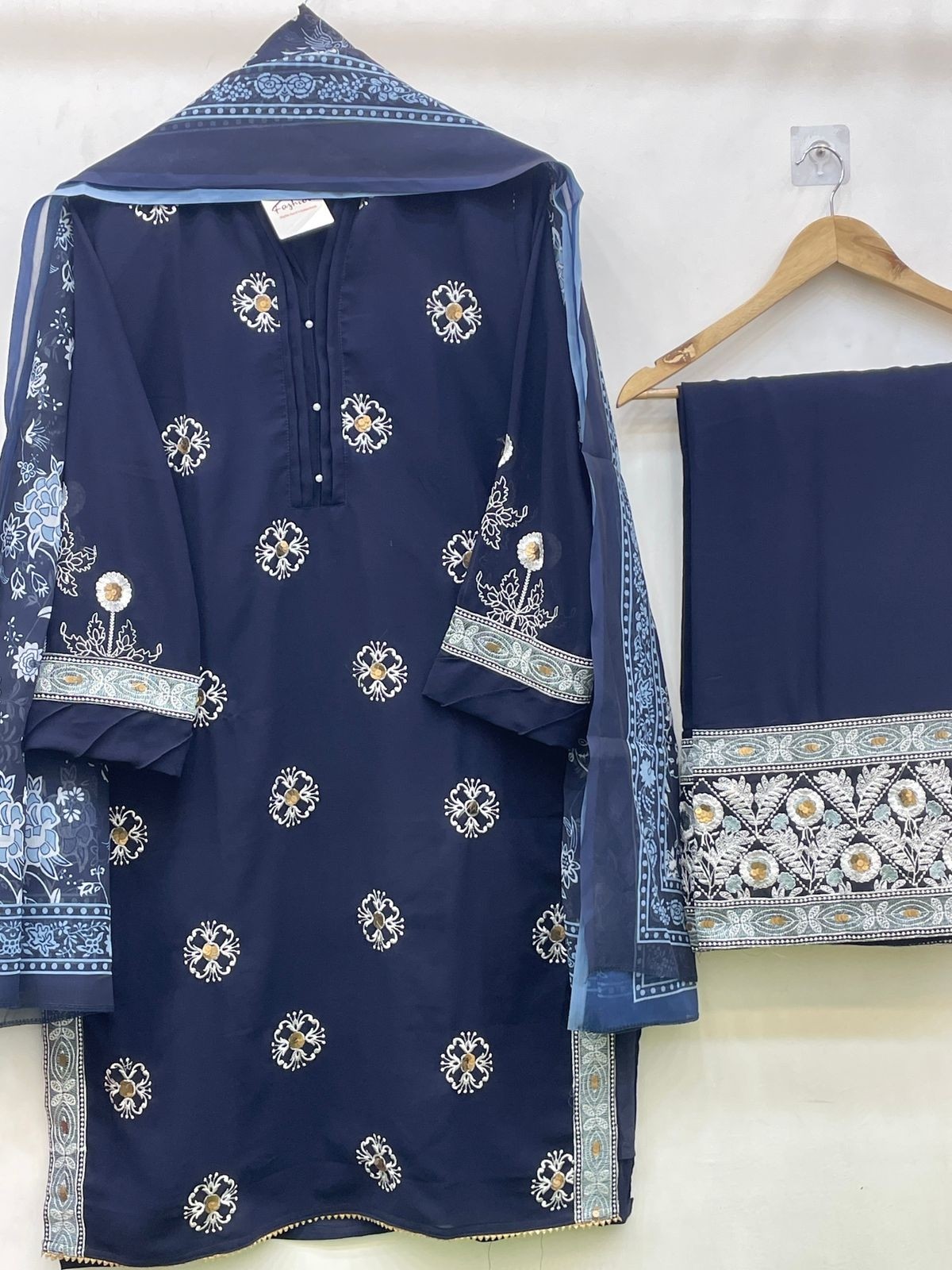 VS Collection 12042  Ready Made New Collection Kurti With Pant & Duptta