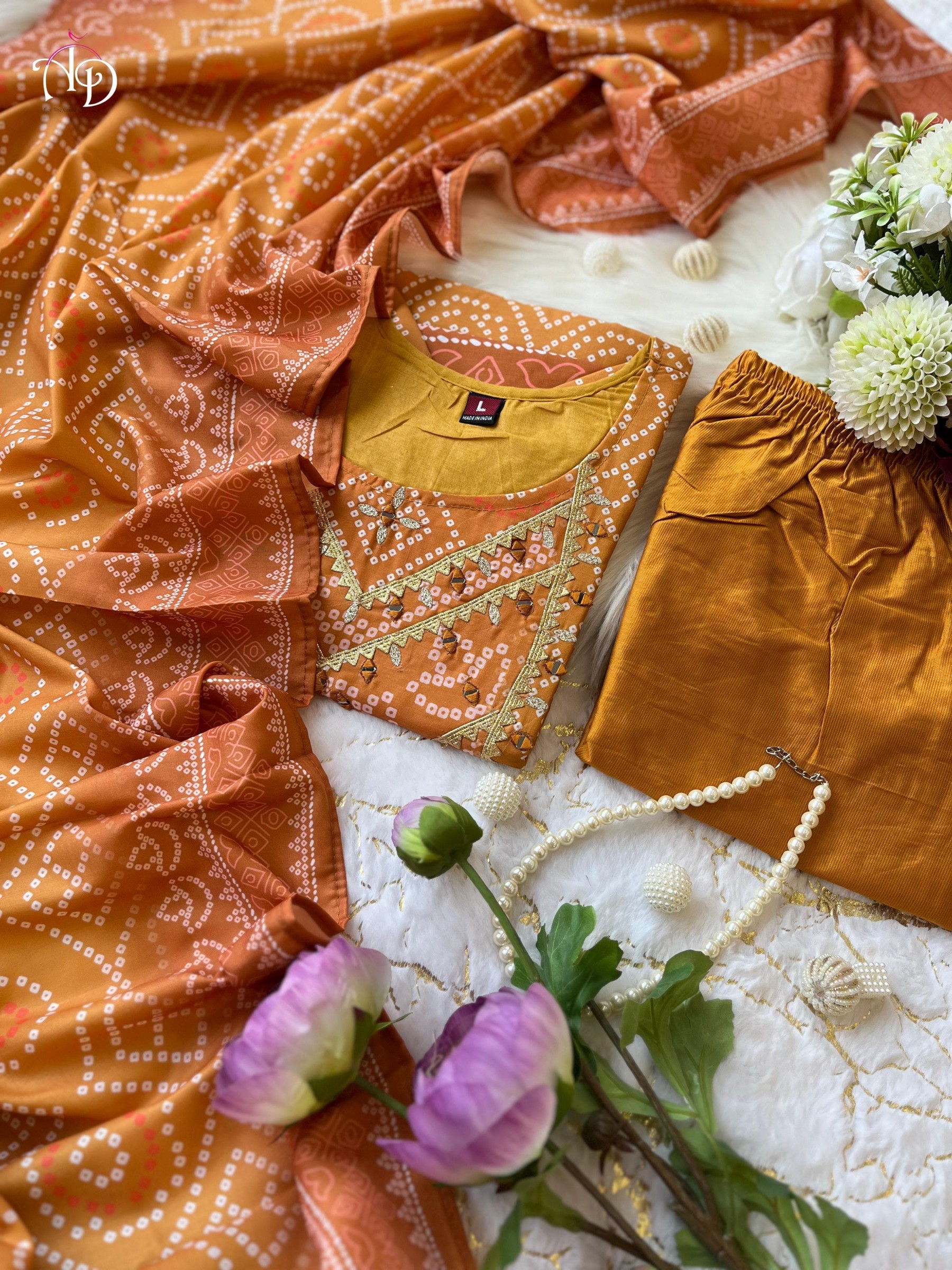 NEW ARRIVALS YELLOW COLOURS KURATI AND PENT WITH DUPATTA SET WITH COTTON PRINT FABRIC BEAUTIFUL LOOK