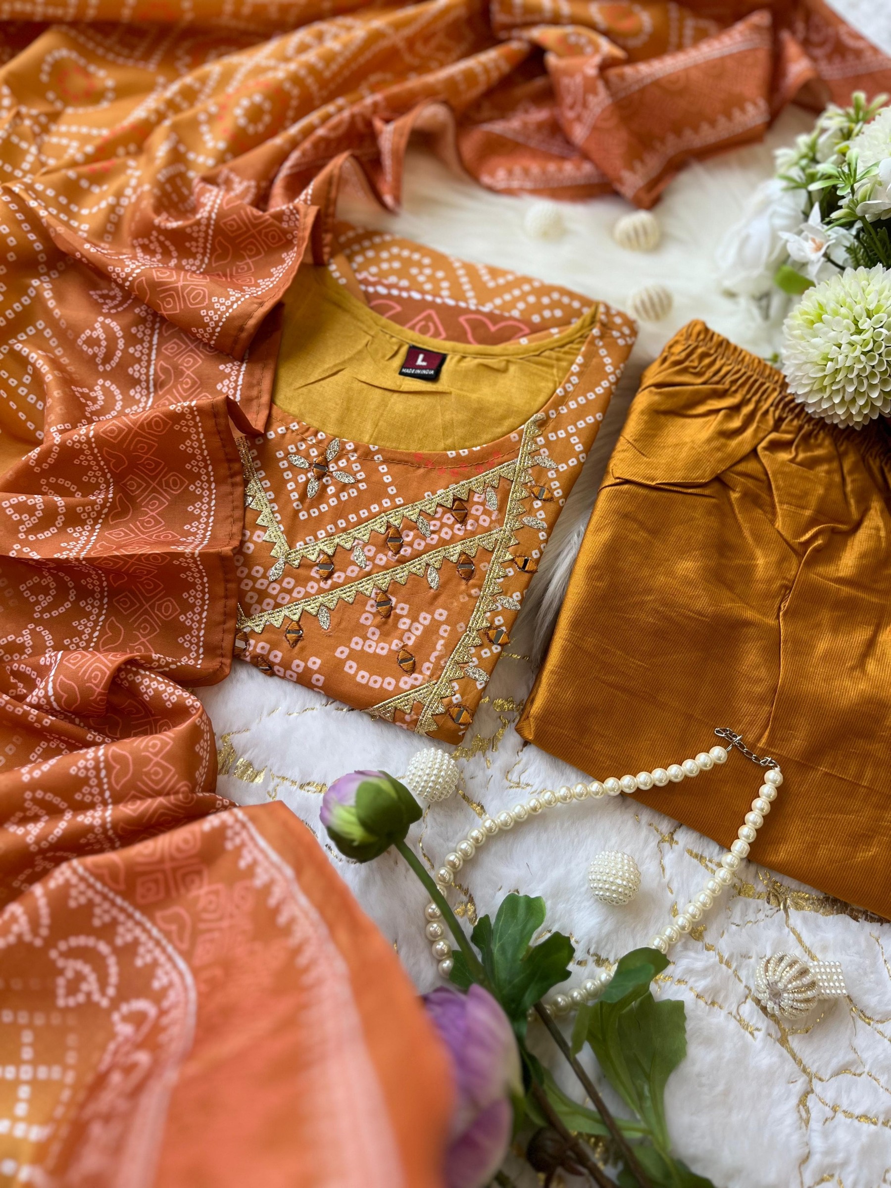 NEW ARRIVALS YELLOW COLOURS KURATI AND PENT WITH DUPATTA SET WITH COTTON PRINT FABRIC BEAUTIFUL LOOK