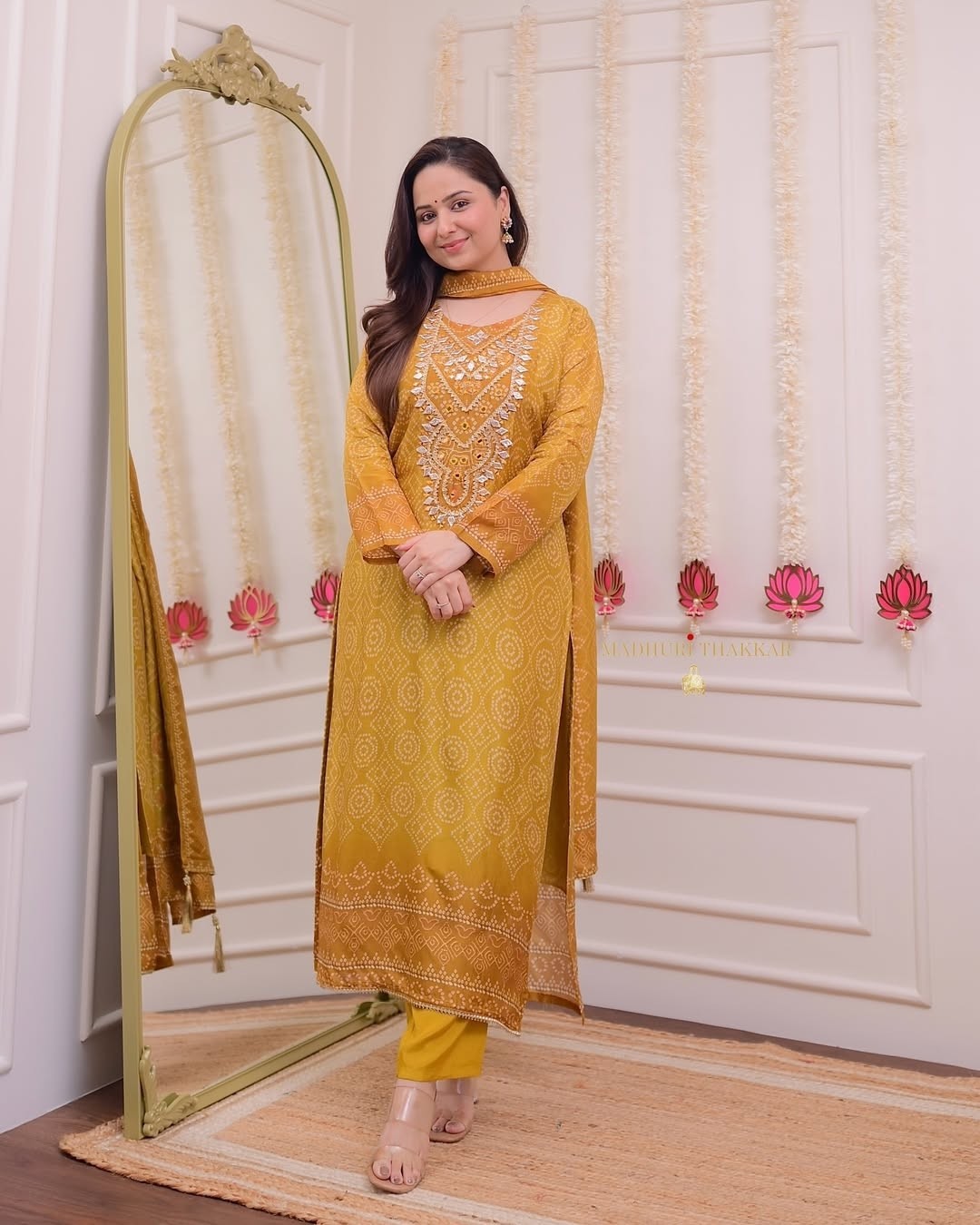 NEW ARRIVALS YELLOW COLOURS KURATI AND PENT WITH DUPATTA SET WITH COTTON PRINT FABRIC BEAUTIFUL LOOK