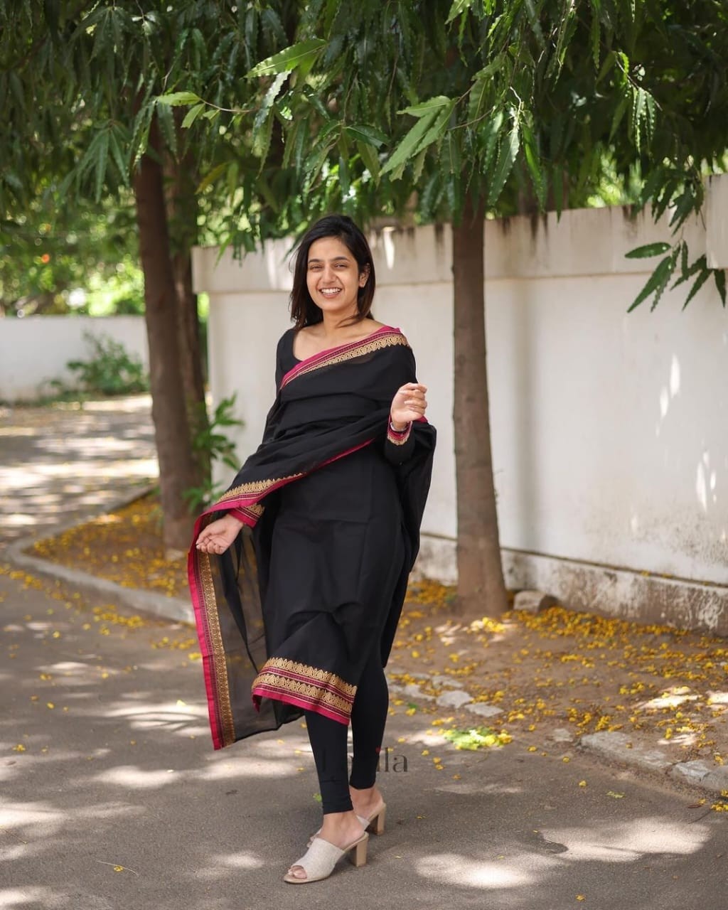 NEW ARIVELLS BLACK BUNNY KURATI AND PENT WITH DUPATTA SET