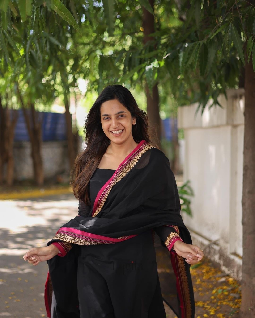 NEW ARIVELLS BLACK BUNNY KURATI AND PENT WITH DUPATTA SET