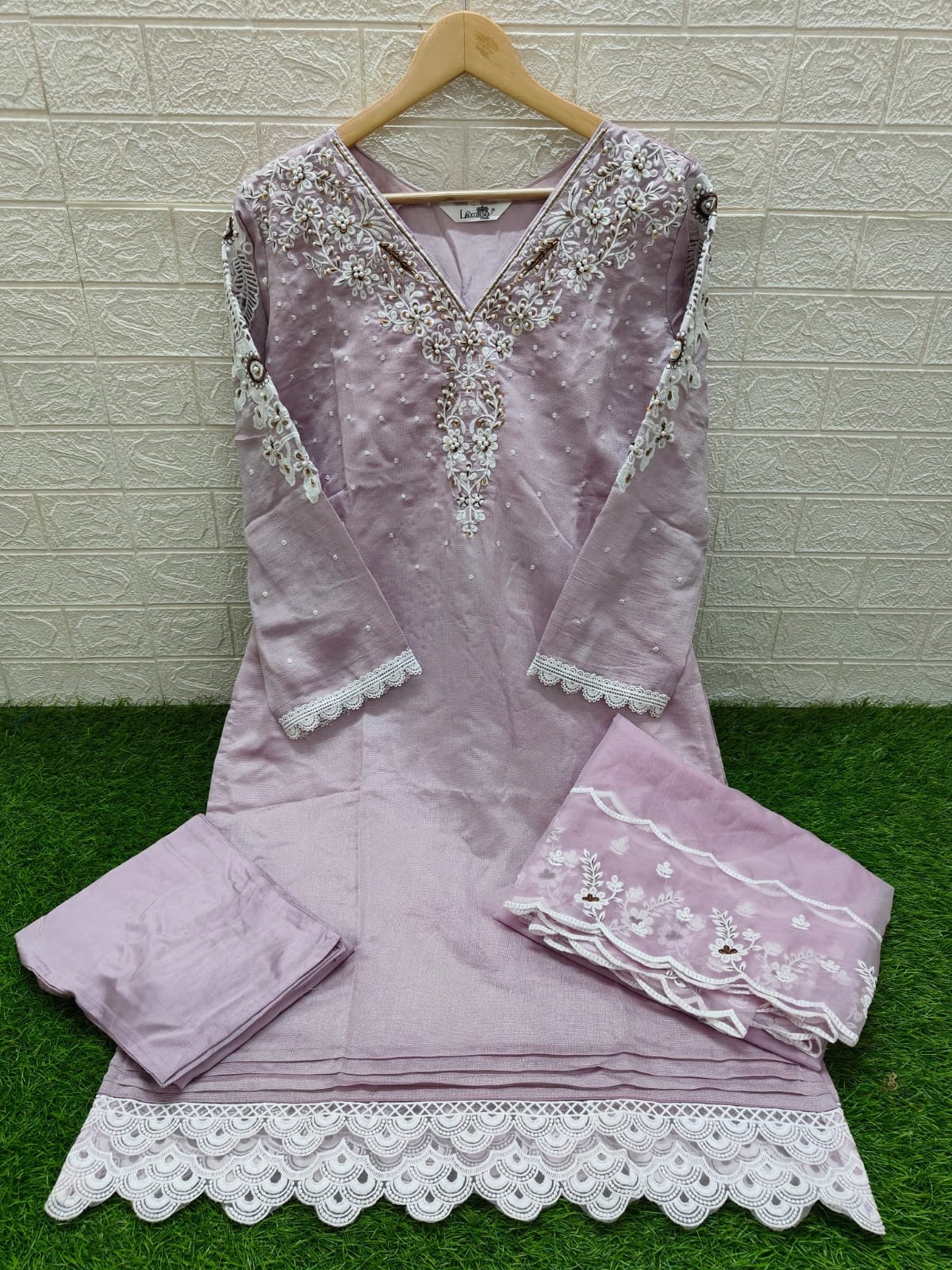 LAXURIA TRANDZ PRESENTING NEW COLLETION 1515 PAKISTANI READY MADE SUIT