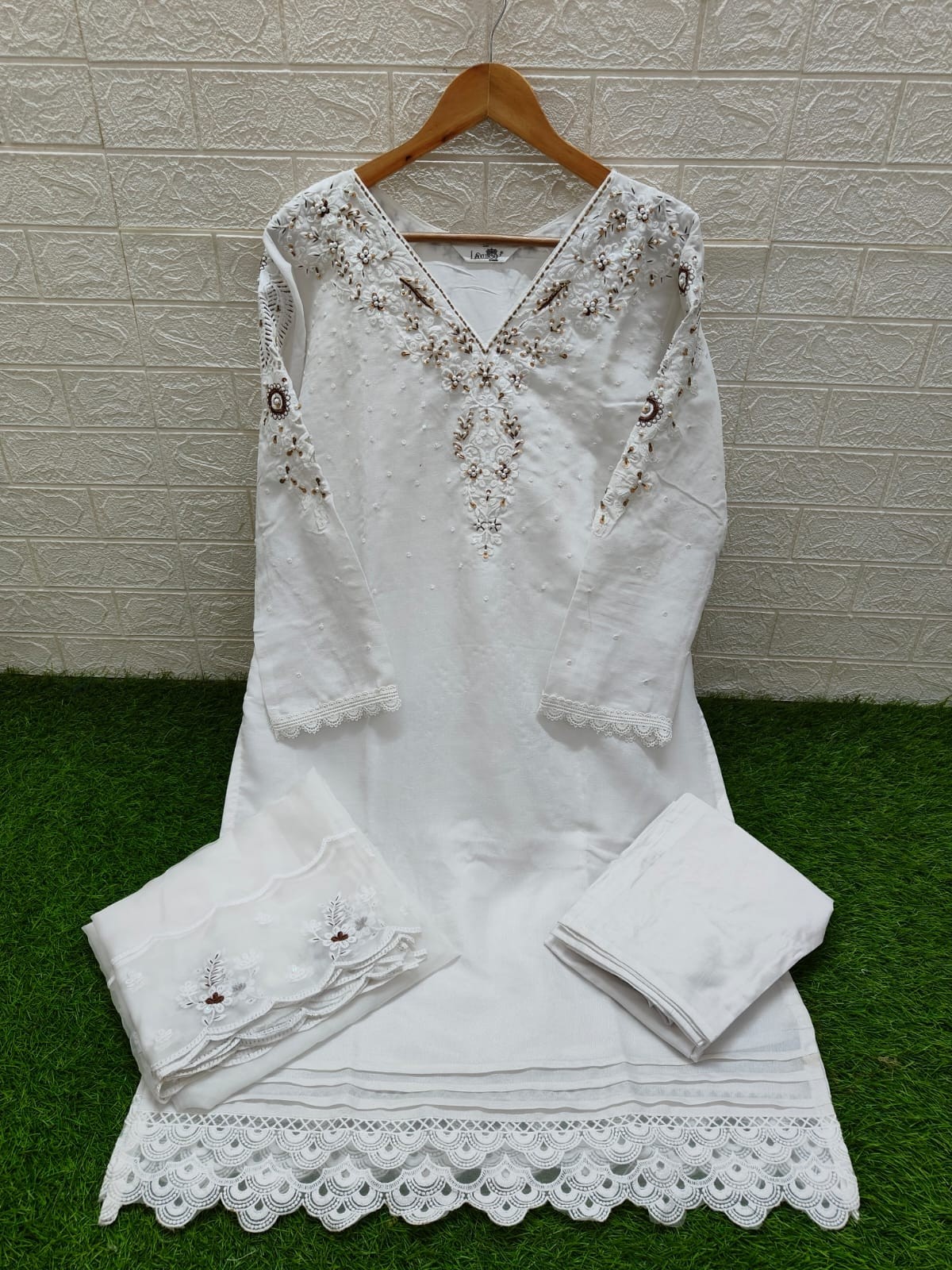 LAXURIA TRANDZ PRESENTING NEW COLLETION 1515 PAKISTANI READY MADE SUIT
