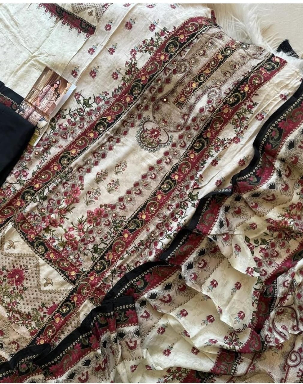 SHREE FABS KT 125 PAKISTANI MUSLIN PRINT WITH AARI AND HAND WORK SALWAR SUIT
