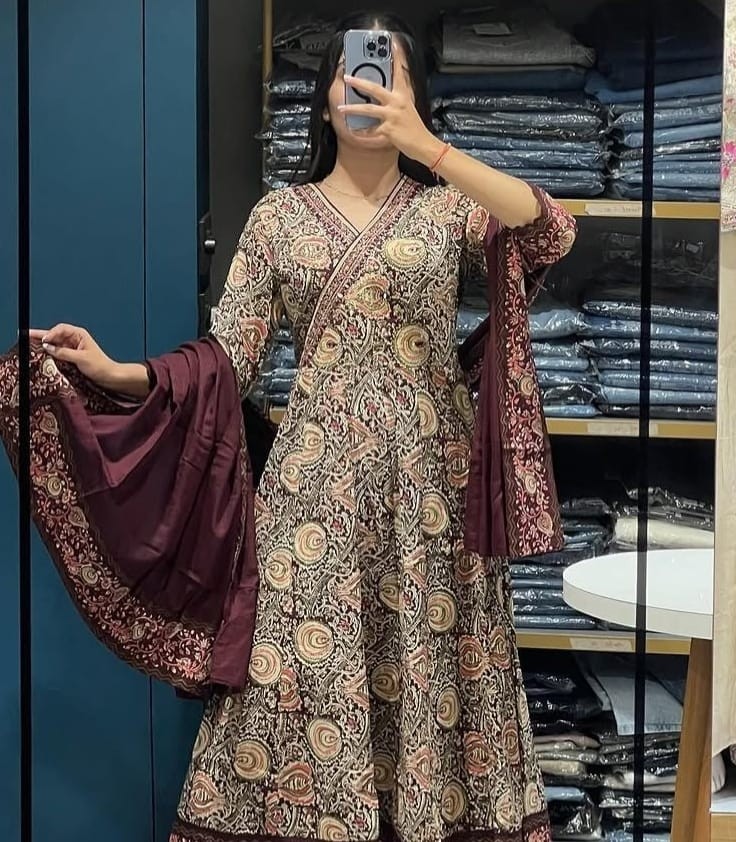 NEW STYLISH ANARKALI KURATI SET