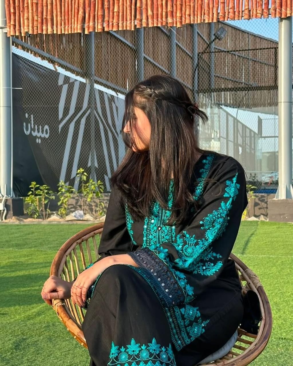 DD 1002 PAKISTANI BLACK COLOUR SUITS ONLINE 