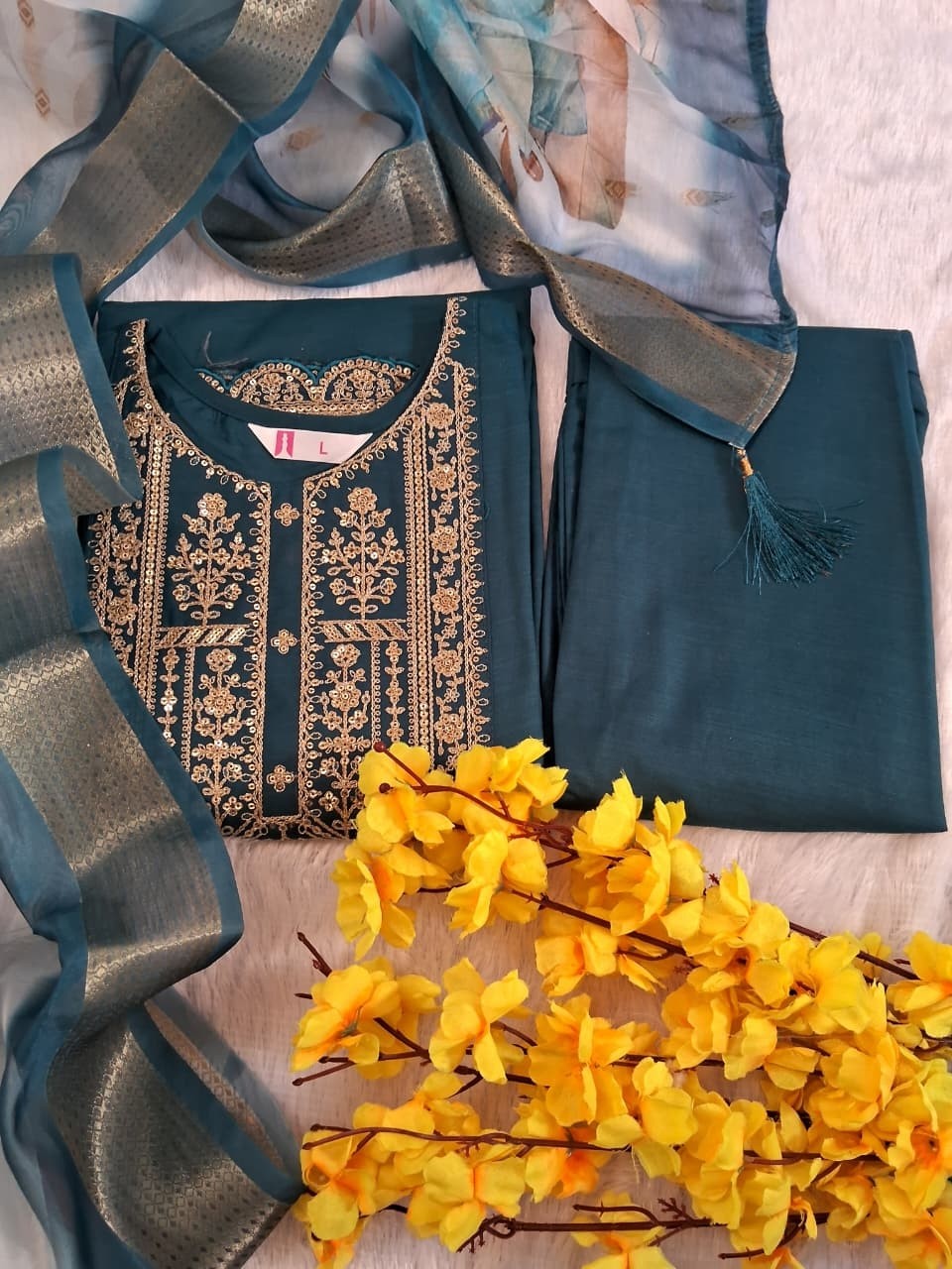 AF 1001 STYLISHT EMBFROIDERY WORK KURATIS SET 