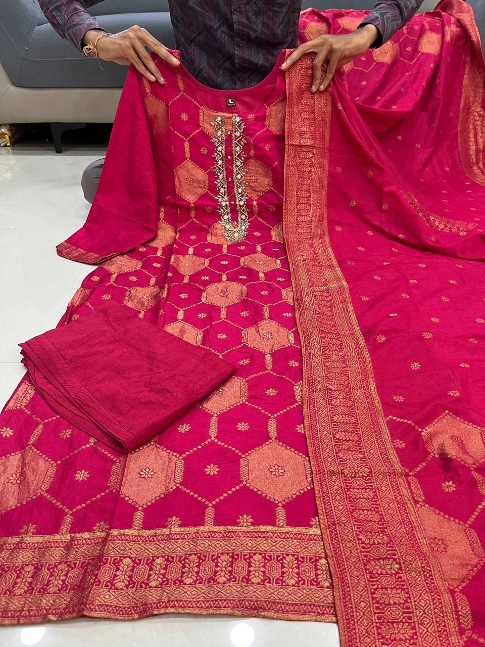 MT 1001 DESIGNER BANARASI KURATIS SET