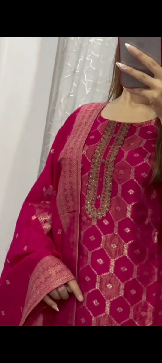 MT 1001 DESIGNER BANARASI KURATIS SET