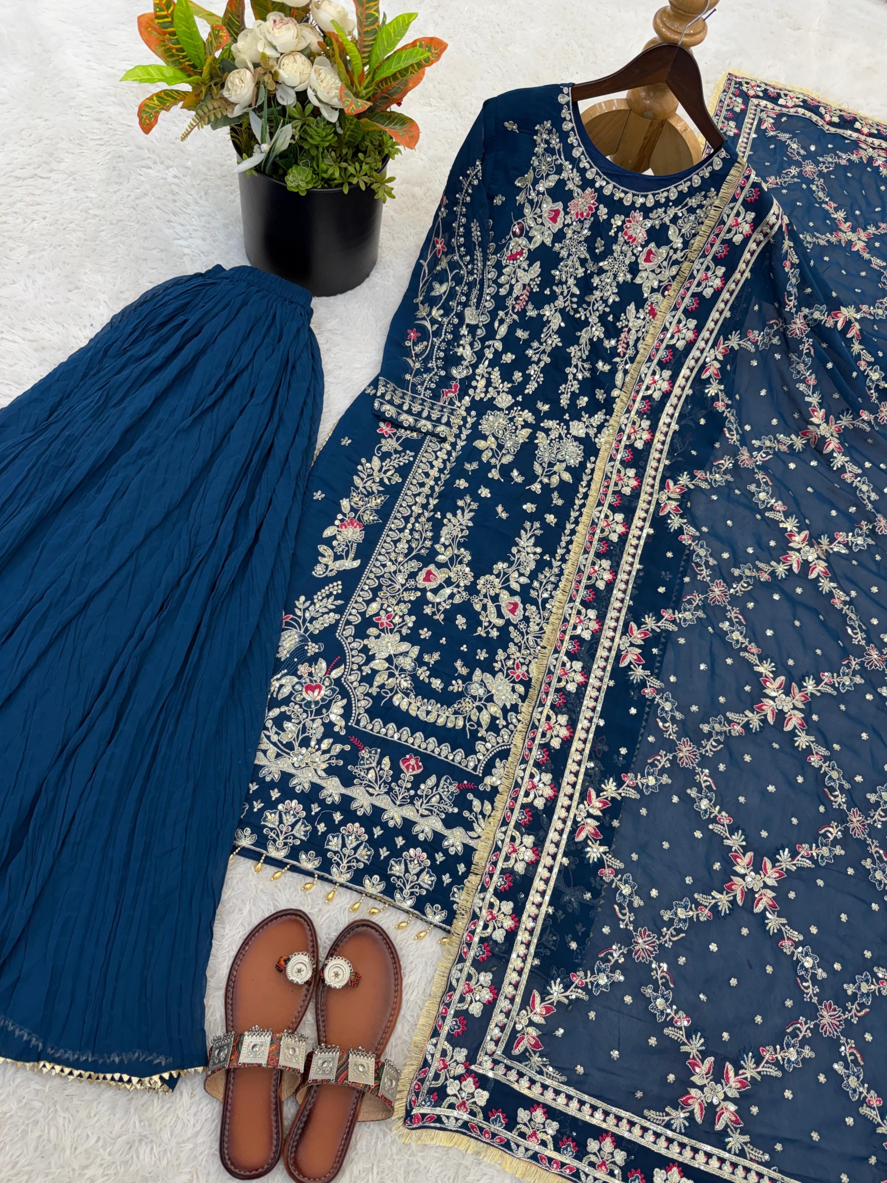 Srk 5333 ladies suit for party wear