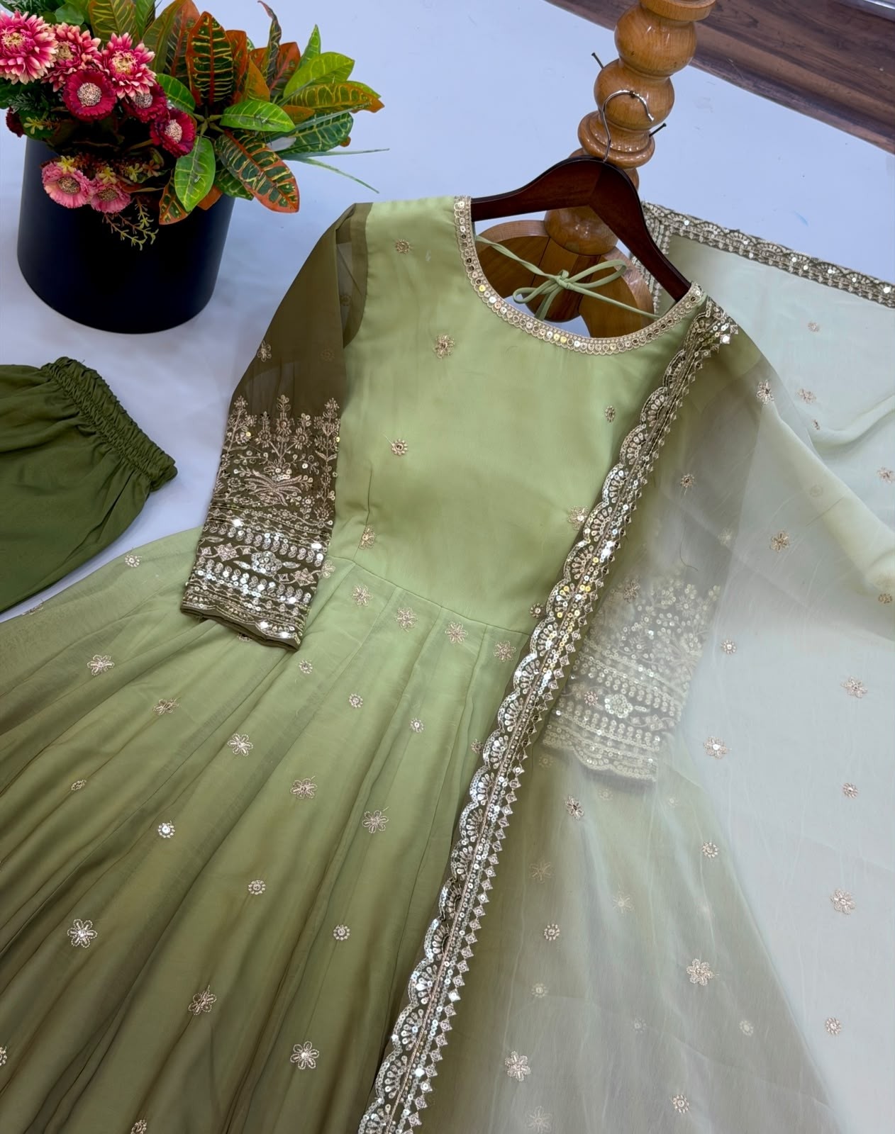 SR 1725 PARTY WEAR GOWN MANUFACTURERS 