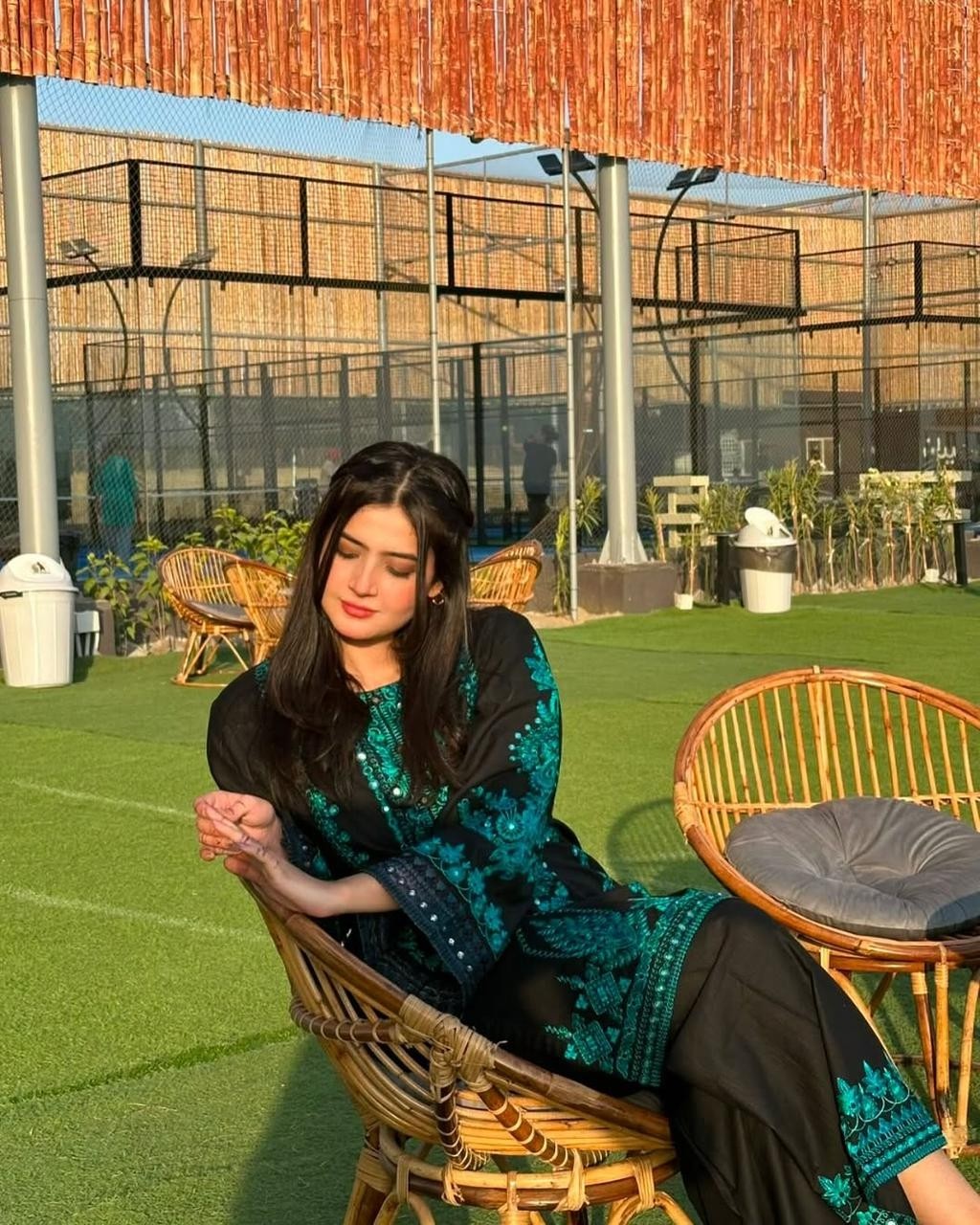 DD 1002 PAKISTANI BLACK COLOUR SUITS ONLINE 