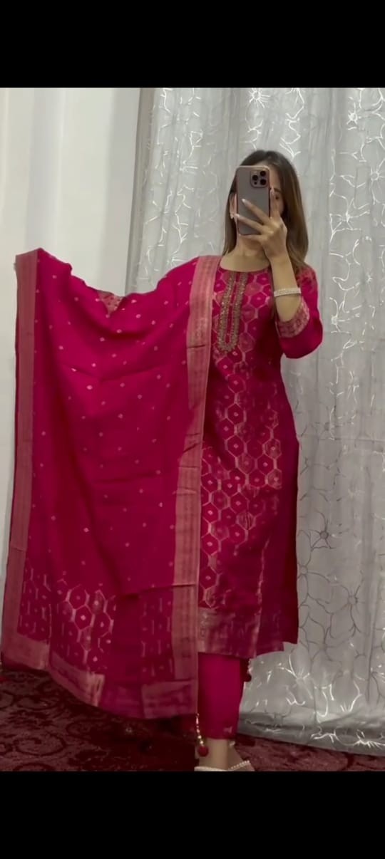 MT 1001 DESIGNER BANARASI KURATIS SET